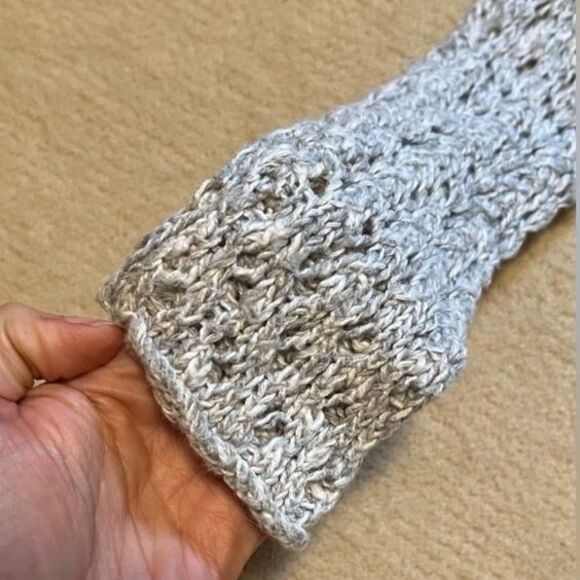 NWOT Hollister Light Gray Open-Knit Top M - Picture 11 of 13